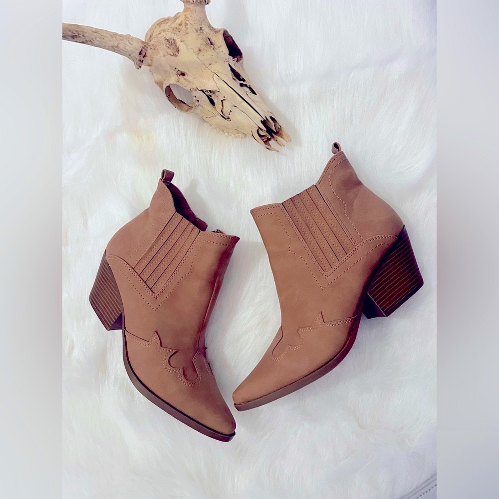 Cowgirl booties size 8